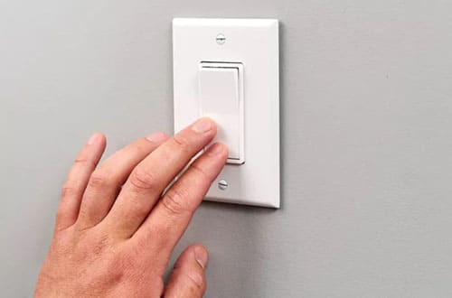 Проверяем работоспособность установленного выключателя