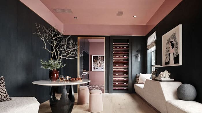 Классическая розово-серая гамма придает этой комнате изысканность. Красота!
