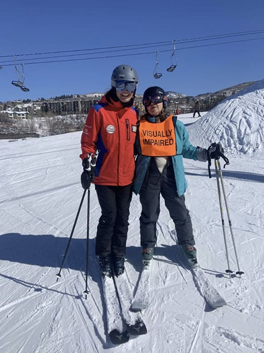 Steamboat STARS круглый год предлагает адаптивные программы и мероприятия для людей с ограниченными возможностями: езда на велосипеде, катание на лыжах, верховая езда, пеший туризм и многое другое. Красота!