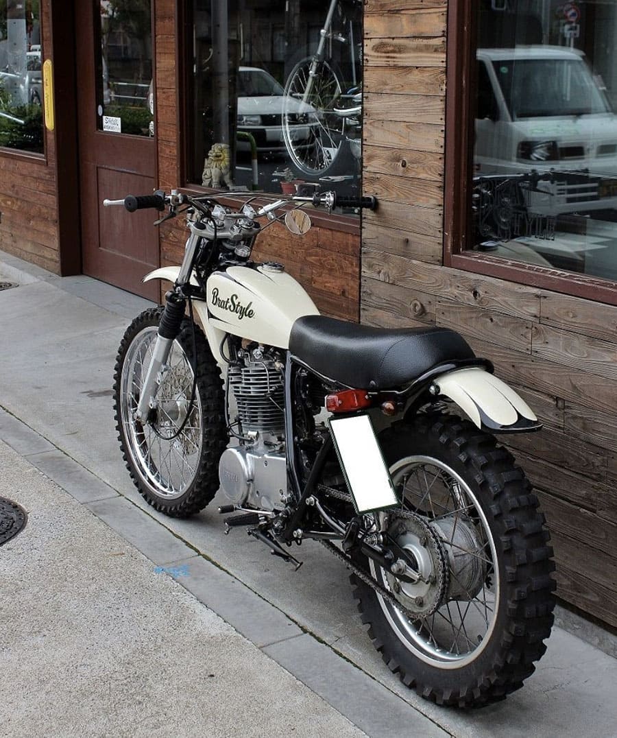 Красивый мотоцикл на улице